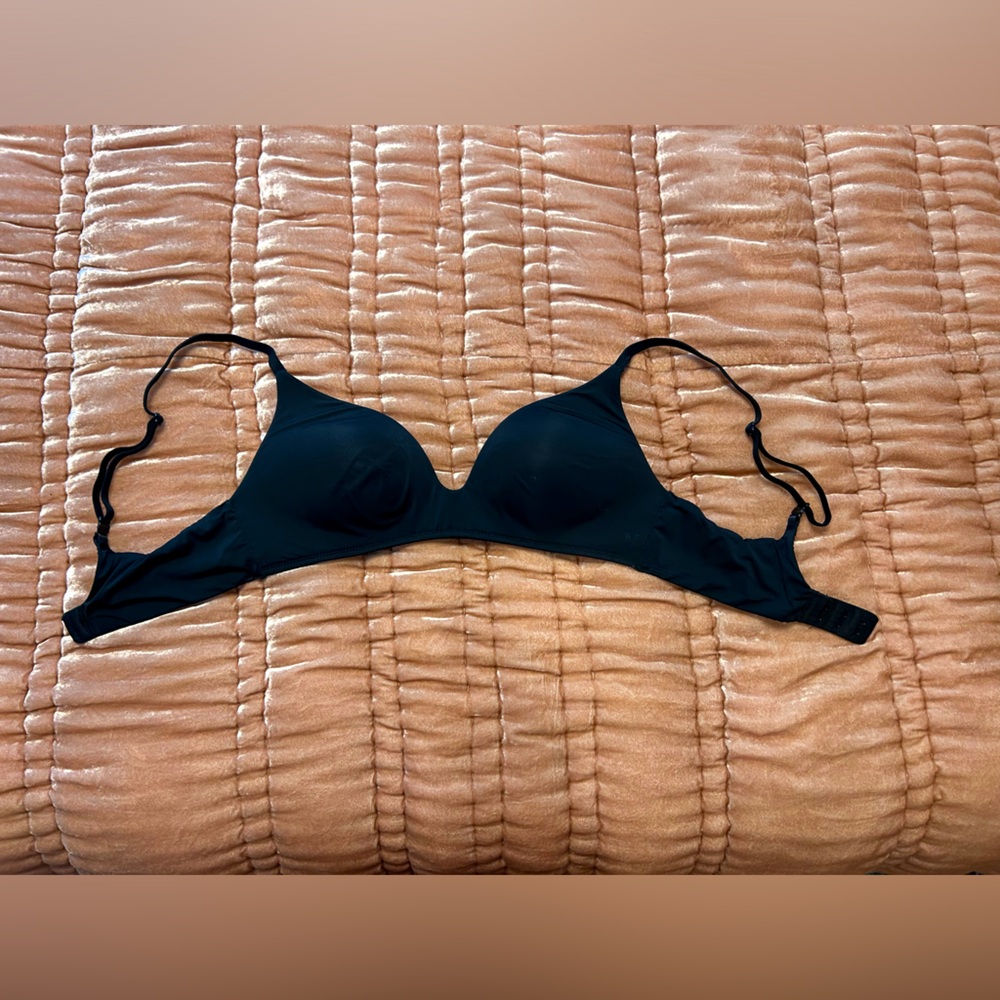 Victoria Secret wireless bra—32B